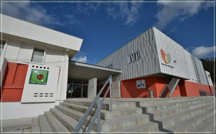 Bâtiment de la M270 à Floirac.